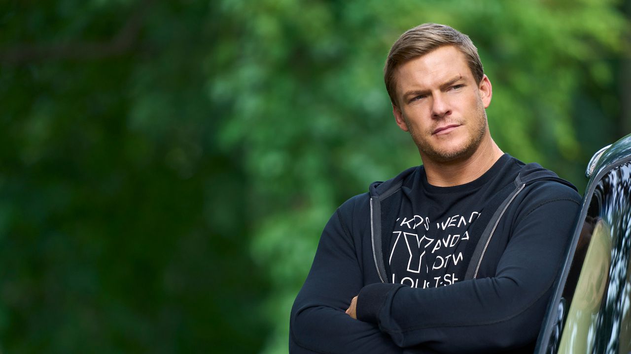 What is Alan ritchson Height?